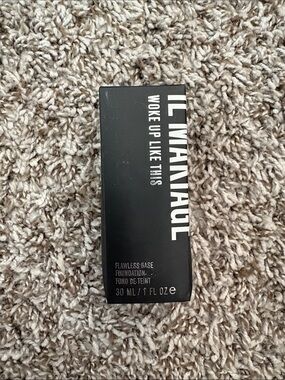 IL MAKIAGE Flawless-Base Foundation - Black Packaging
